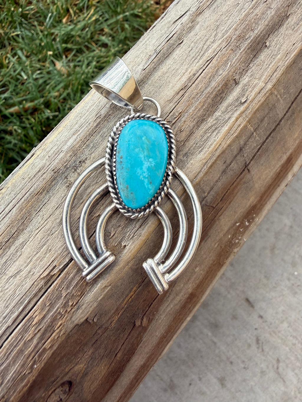 Kingman horseshoe pendant
